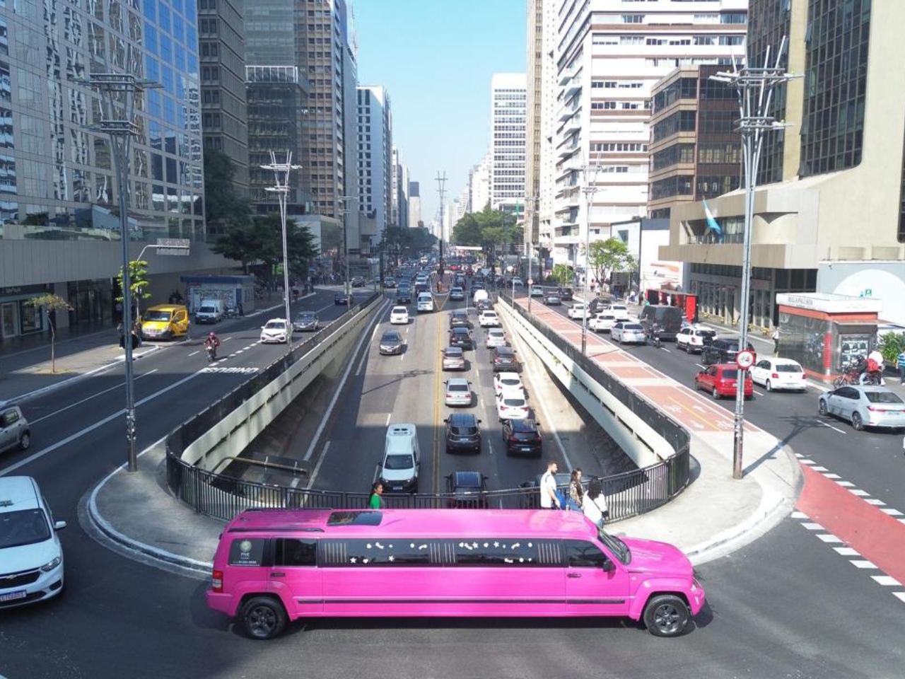Traslado VIP com Atendimento Exclusivo e Chauffeur Bilíngue